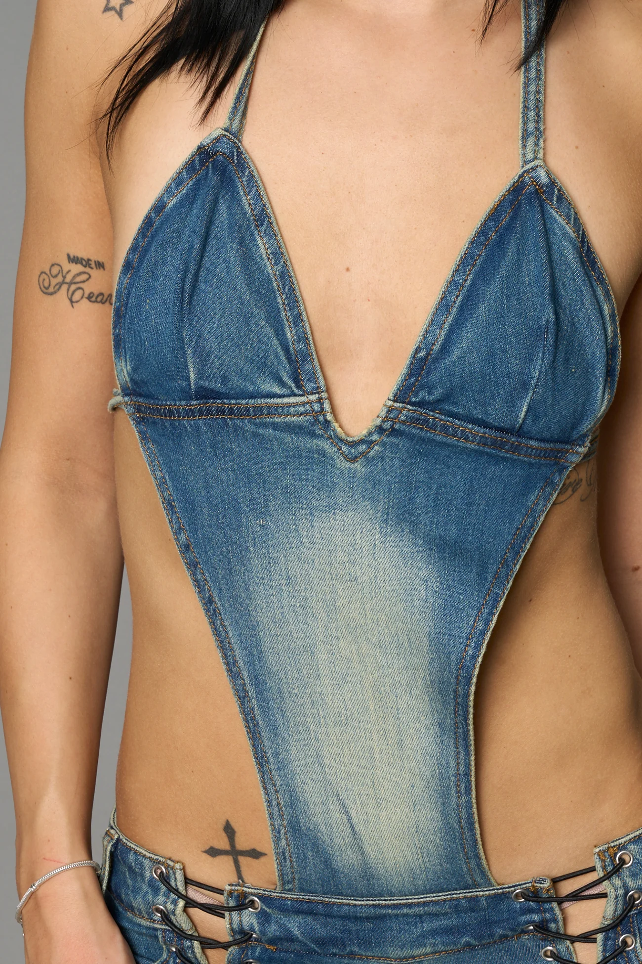 Denim embroidered Capri pants with detachable top - Image 5